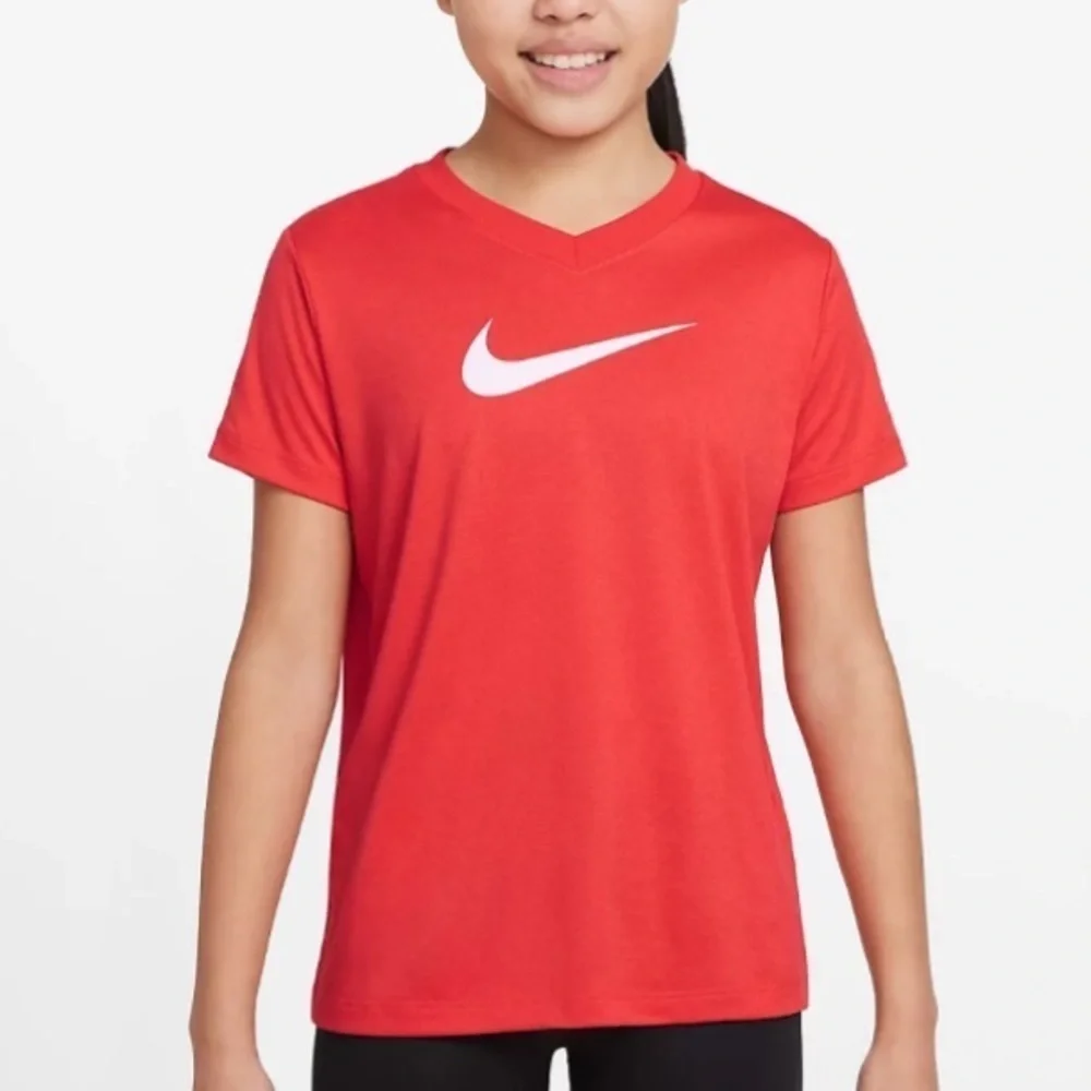 Nike Girls' Swoosh Dri-FIT T-shirt red